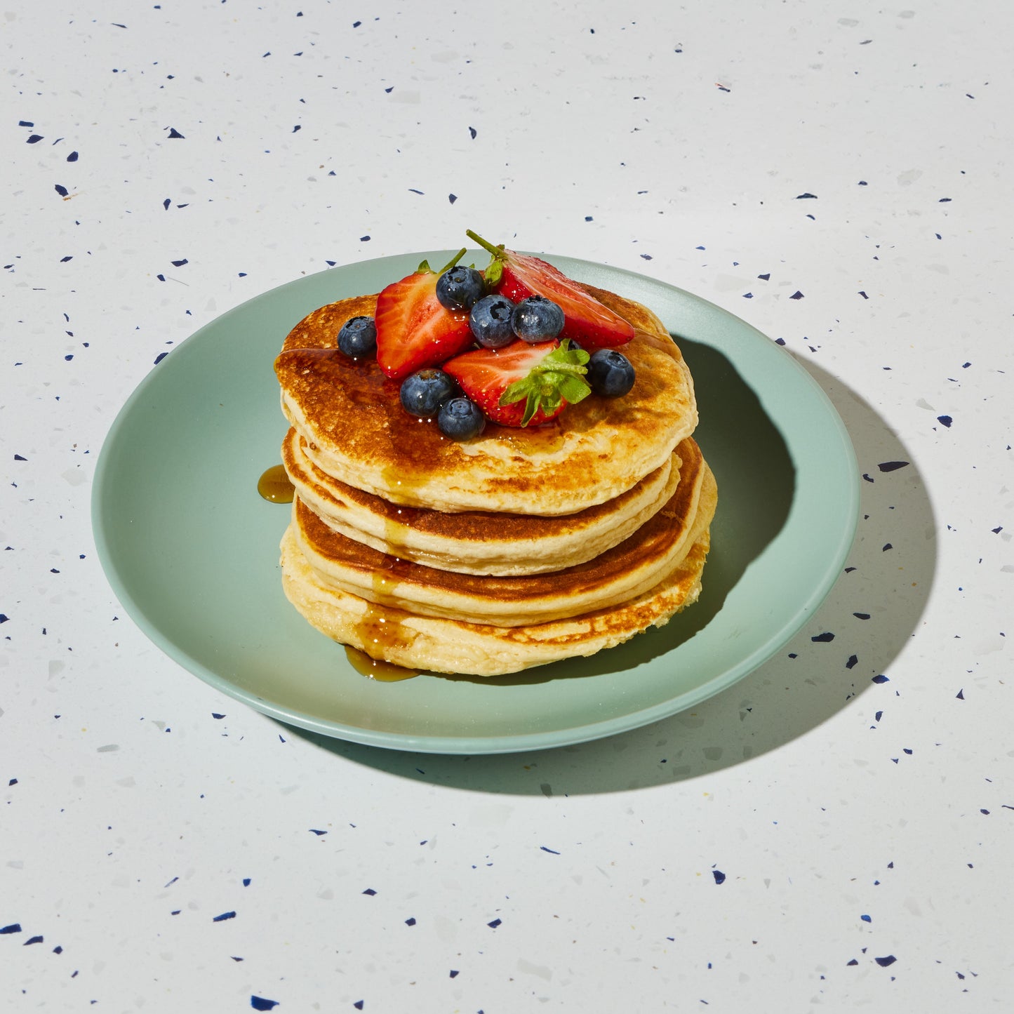 En tallrik med pannkakor gjorda med Protein Bake Mix